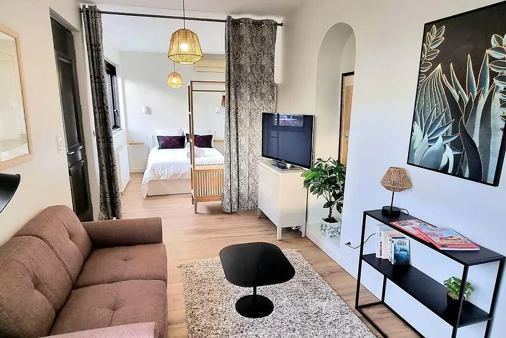 Contacts de Studio Chic & Garden - Parking - Wifi - Tv
